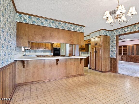 4th image of 101 Mizelle St