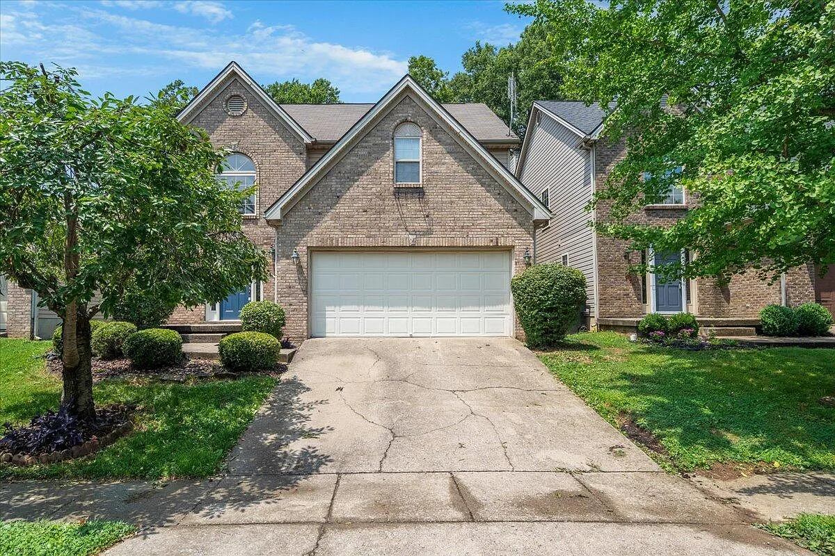 3 bed, 2.5 bath, 1818 sqft, $2,295 — Photo 3
