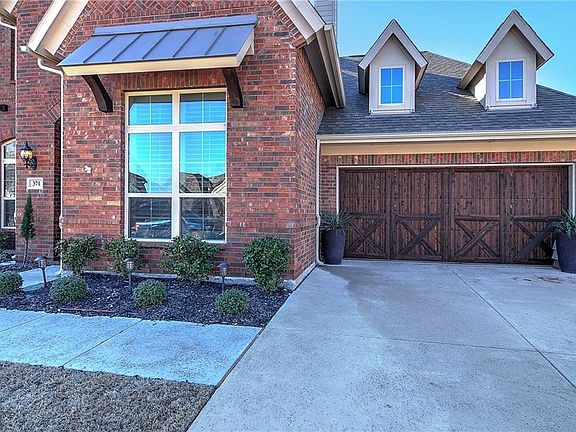4th image of 371 Berkshire Ct