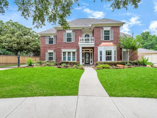 4611 Bermuda Dr, Sugar Land, TX 77479