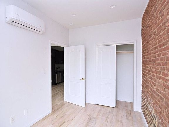 3rd image of 103 W 131st St #2R