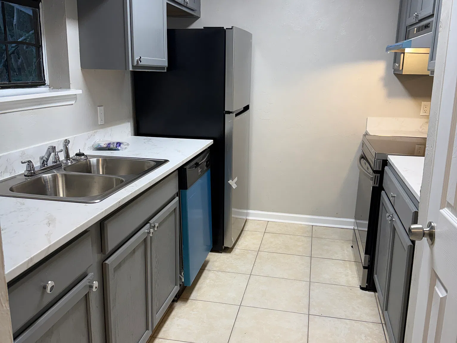 2 bed, 858 sqft, $950 — Photo 2