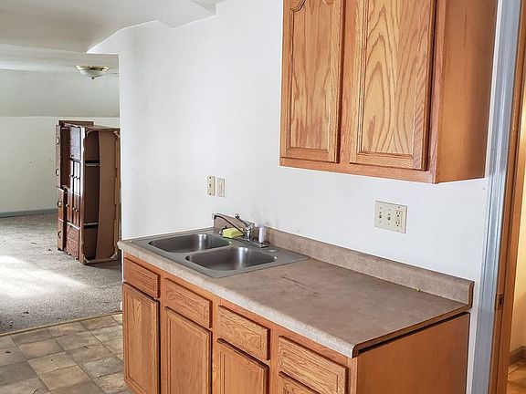 3rd image of 104 N 6th Ave #1/2