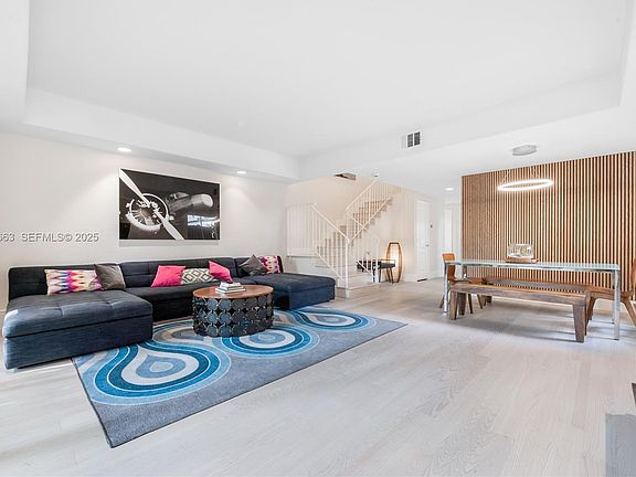 4th image of 3124 Jackson Ave #1