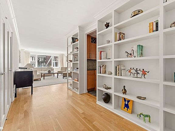 5th image of 201 E 79th St APT 5D