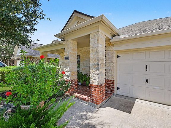 3rd image of 19015 Pinewood Point Ln