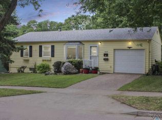 3404 E 24th St, Sioux Falls, SD 57103