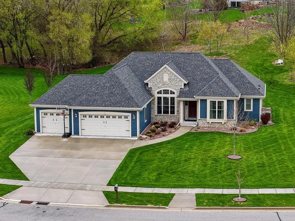 718 Meadow Ridge LANE, Plymouth, WI 53073