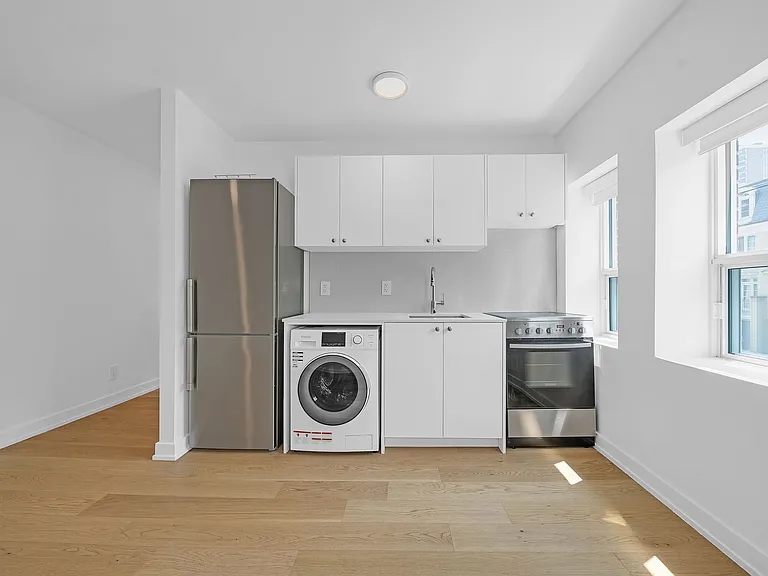 26 Balmoral Ave — Photo 33