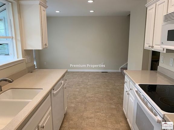 5th image of 509 Woodminster Dr