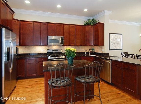 5th image of 176 N Marion St