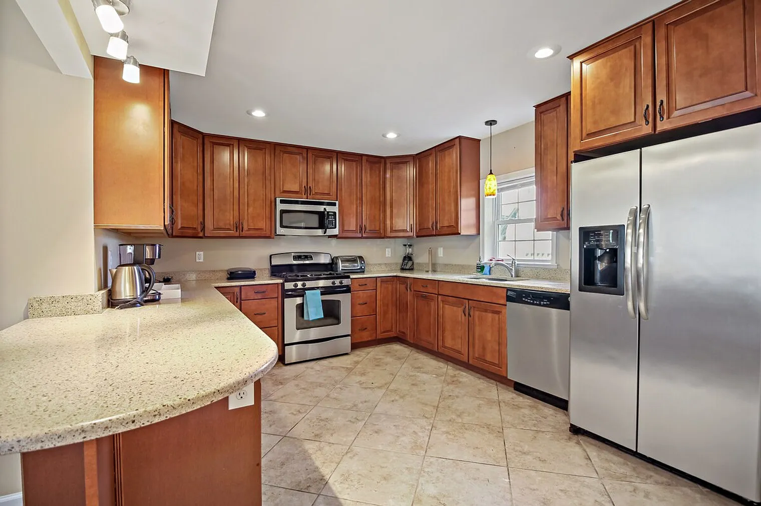 3 bed, 3.0 bath, $10,656 — Photo 3