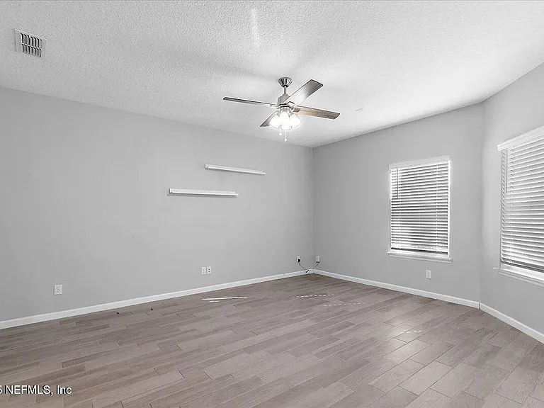 12658 Josslyn Ln — Photo 10