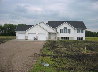 1640 Drews Dr, Grand Forks, ND 58201