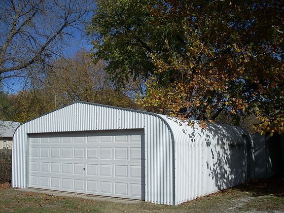 Detached garage