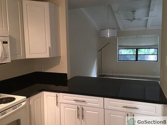 3rd image of 503 Glenwood Dr