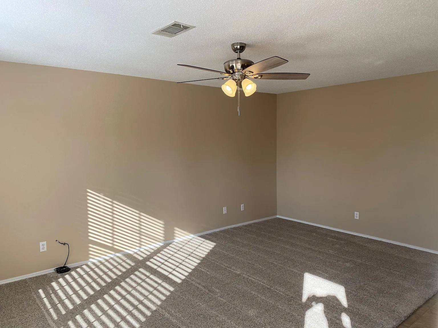 3 bed, 1800 sqft, $1,250 — Photo 2