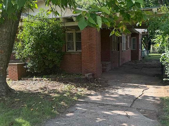 2nd image of 303 E Nebraska St