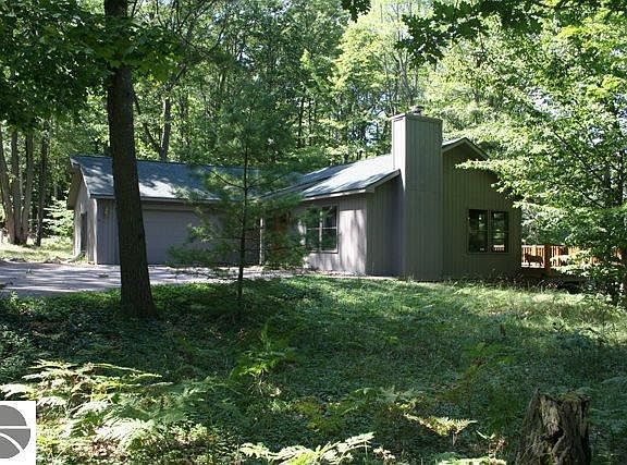 4th image of 15632 Pearl Lake Dr