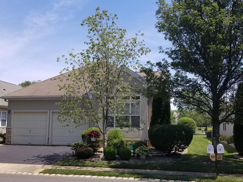 1st image of 17 Devereux Dr