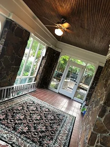 5 bed, 2.5 bath, 3804 sqft, $2,500 — Photo 4