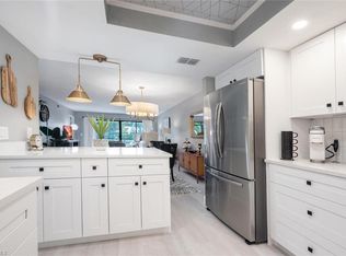 700 Valley Stream Dr APT 102, Naples, FL 34113