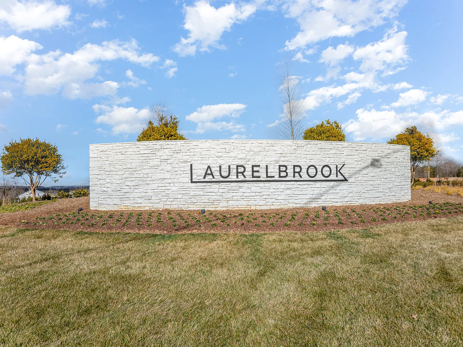 5 bed, 2600 sqft, $2,545 — Photo 3