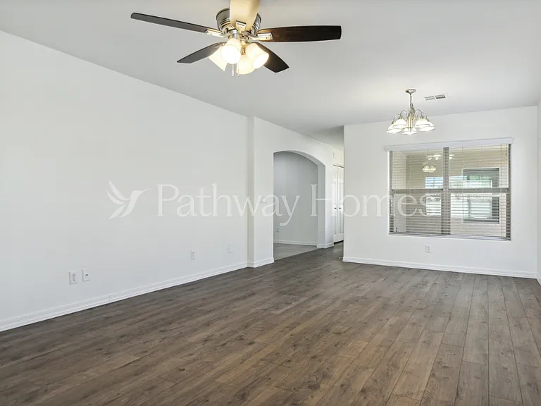 207 W Latona Rd — Photo 5