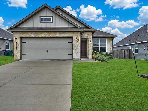 2nd image of 1443 Lake Ridge Dr