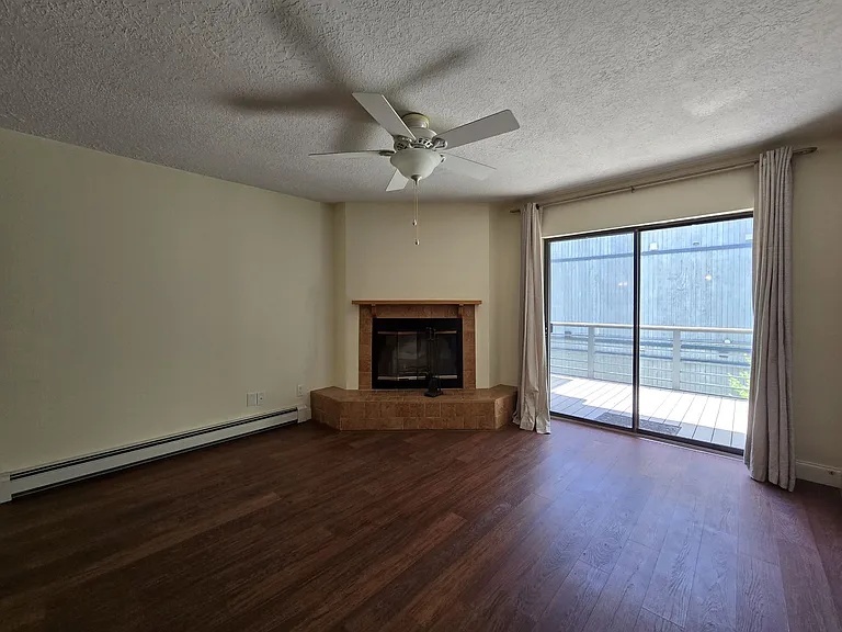 1300 Iris St #205 — Photo 2