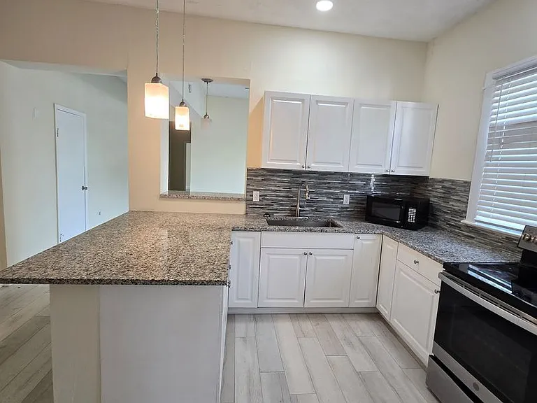 1212 E 25th Ave #B — Photo 3