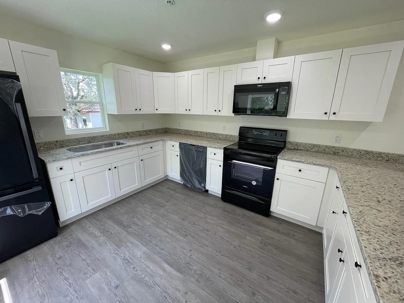 2 bed, 1010 sqft, $1,595 — Photo 2