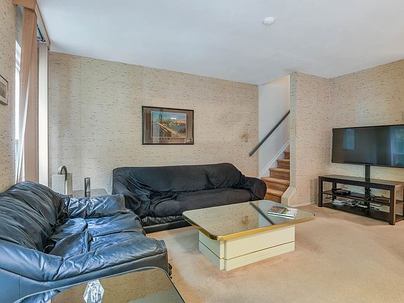 4th image of 177 Garden Gate Ct