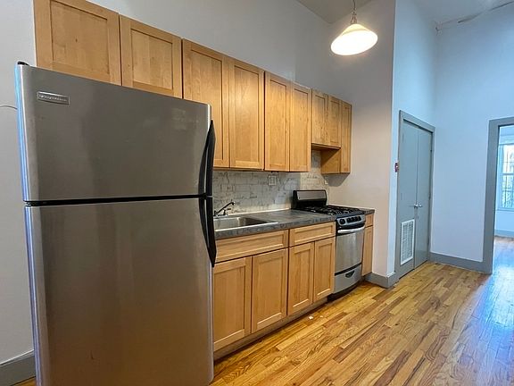 4th image of 247 Troutman St #3C