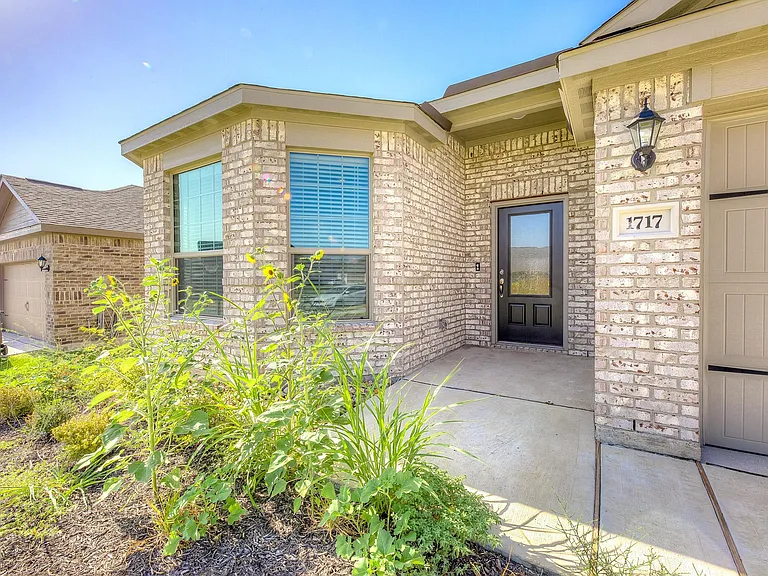 1717 Cotton Blossom Ln — Photo 2