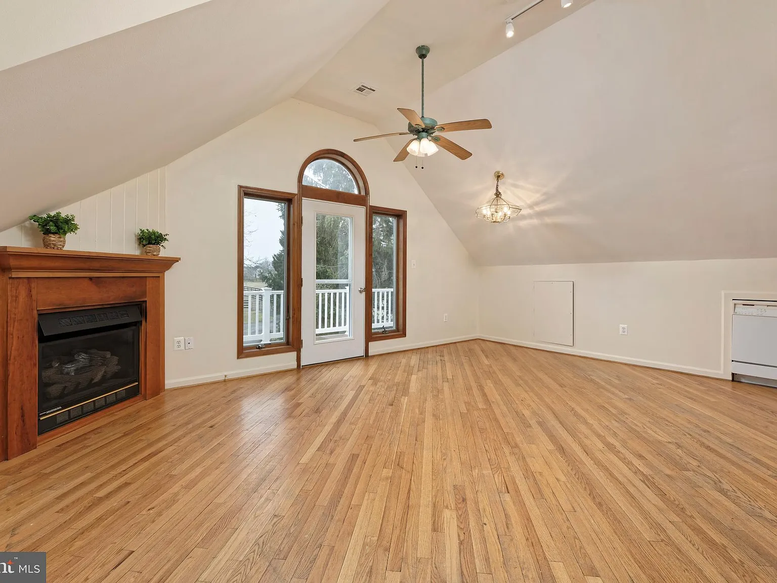 2 bed, 1.0 bath, 1200 sqft, $2,000 — Photo 4