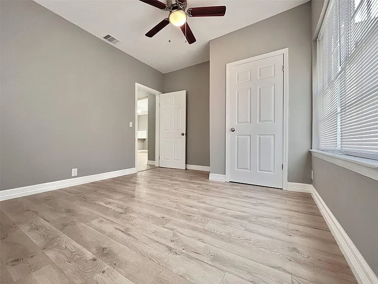 4106 Robertson St — Photo 12