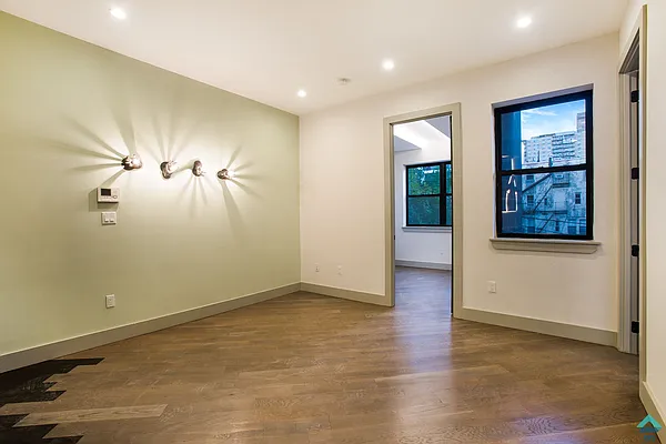 Rented by EXR | media 18