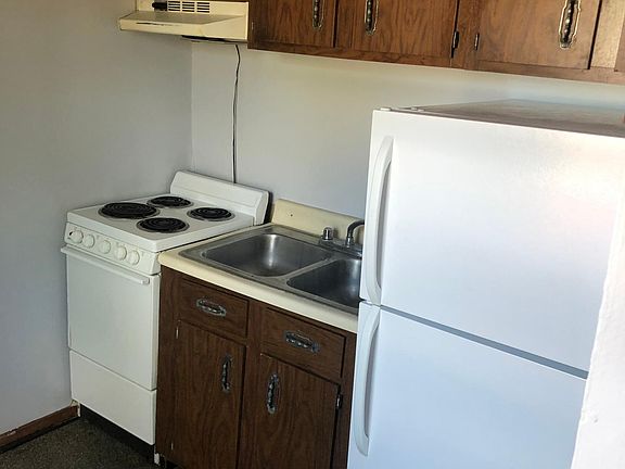 4th image of 123 Montmullin St #2