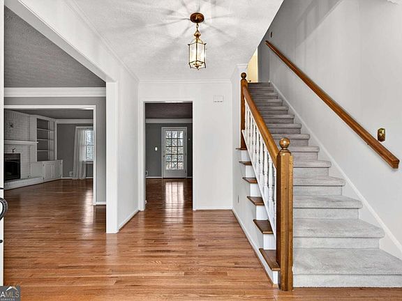 3rd image of 1663 Huntingford Dr