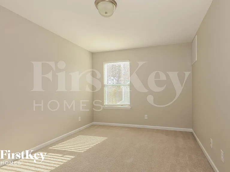 8008 April Ln — Photo 11