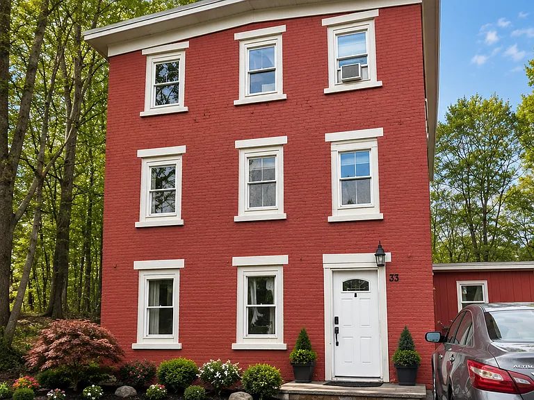 33 Smith Clove Rd #B — Photo 1