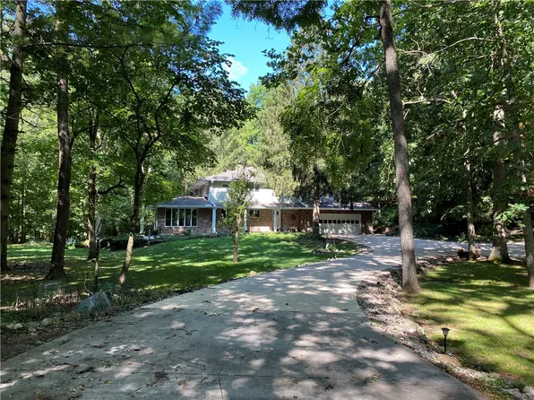 2900 4th St, Charleston, IL 61920