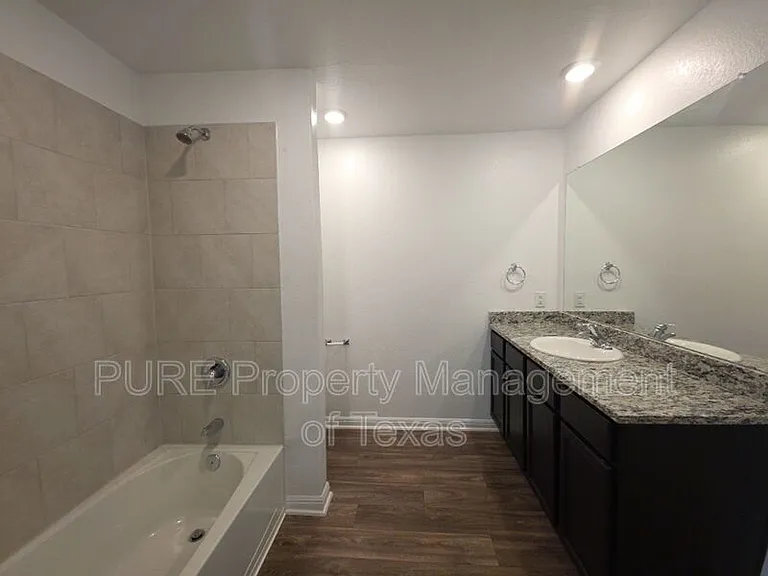 317 Riverdale Dr — Photo 7