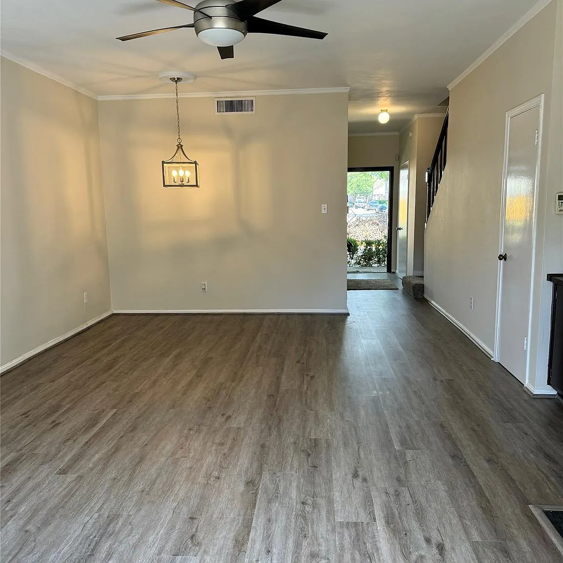 2 bed, 2.5 bath, 1406 sqft, $1,999 — Photo 2