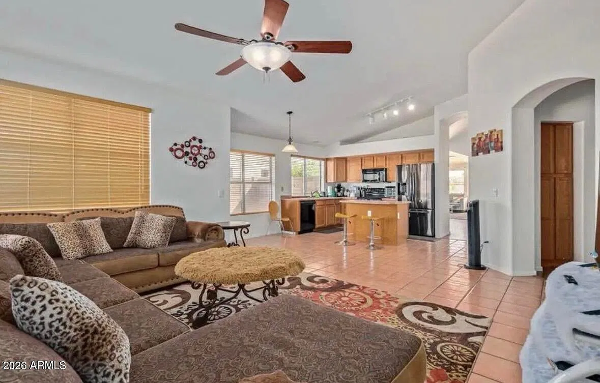 3 bed, 1667 sqft, $2,650 — Photo 4