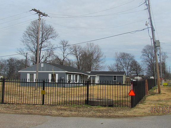 3rd image of 3365 Lakeshore Dr N