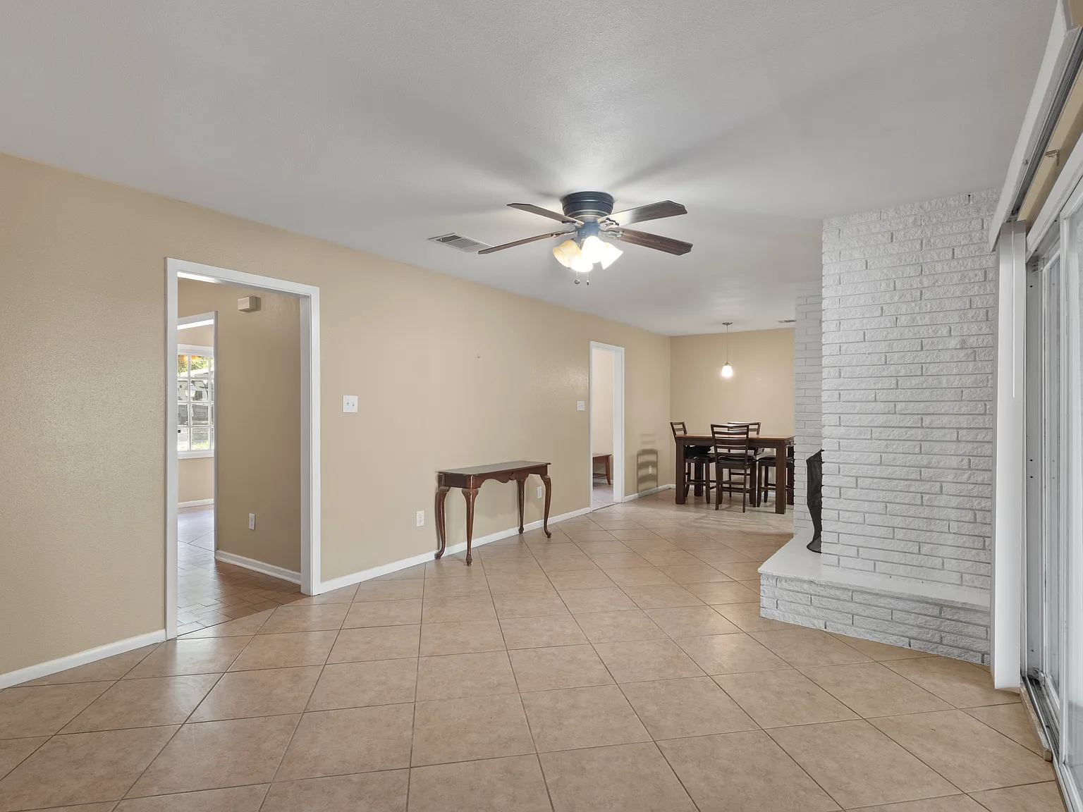 3 bed, 1842 sqft, $2,200 — Photo 4