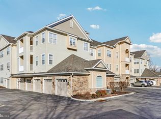 4 Falcon Dr APT 302, Holland, PA 18966