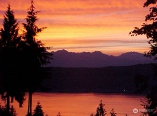 221 E Olympic Palisades Dr, Belfair, WA